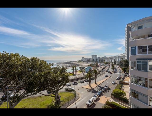 3 BEDROOM APARTMENT TO LET IN SEA POINT